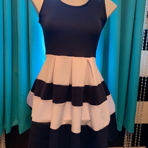 Little girls dress - Picture 5 of 5